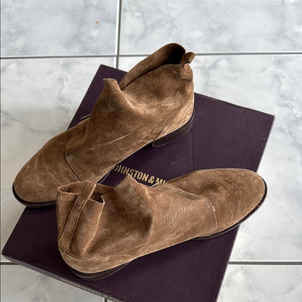 Johnston & Murphy Tan Suede Ankle Boots